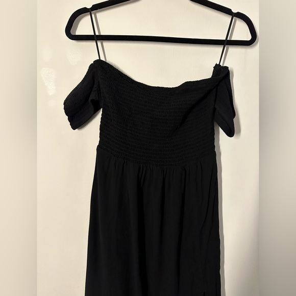 Express Off The Shoulder Smocked Bodice Midi Dress 🖤 - Picture 4 of 7